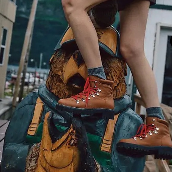Anthropologie Hiker Boots – Brown Leather with Red Laces – Size 40/US 9 - NWT - Picture 1 of 10